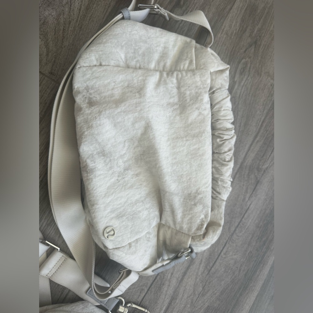 NWOT lululemon bag